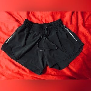 🖤Lululemon Size 4 Workout Shorts🖤